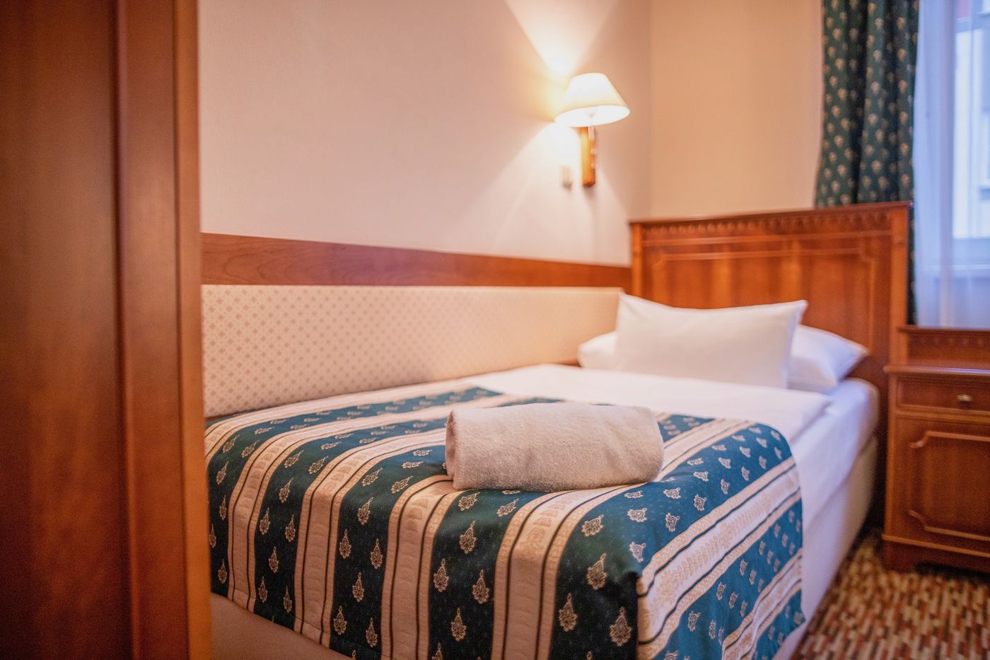 Hotel-Meteor-Plaza-Prague-Room-20