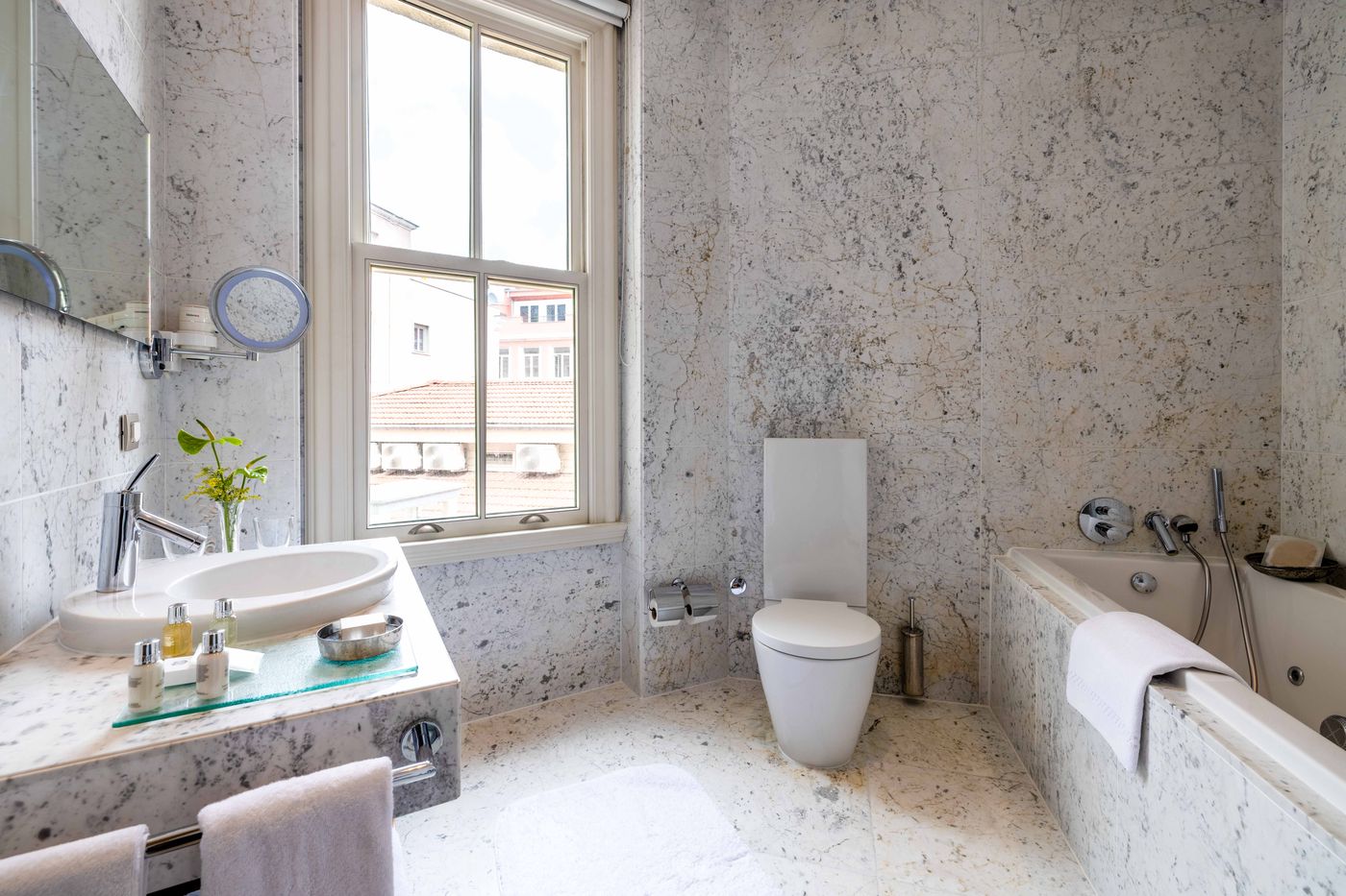 Tomtom-Suites-Room-23