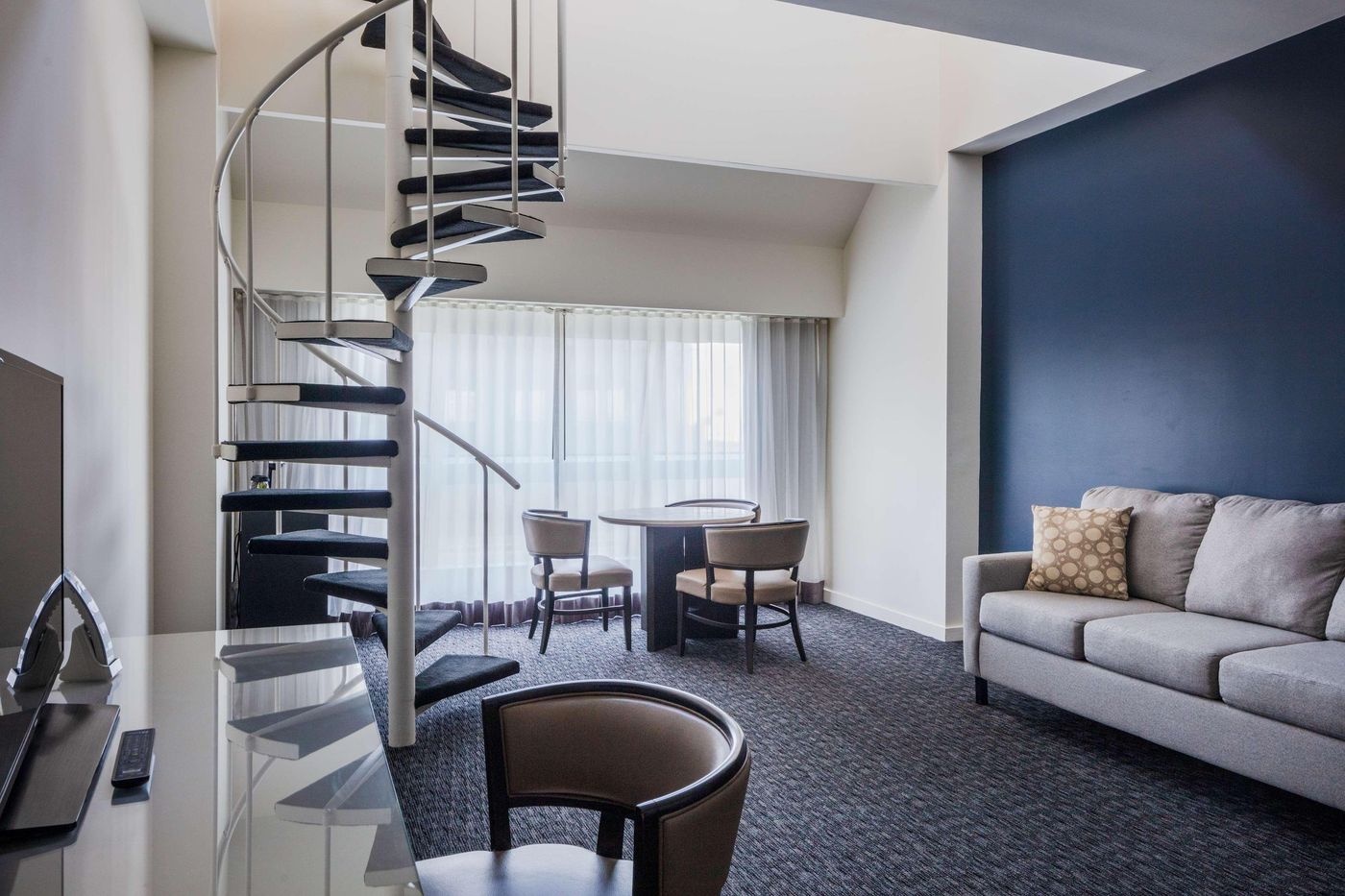 Millennium-Hilton-New-York-One-UN-Plaza-Room-65