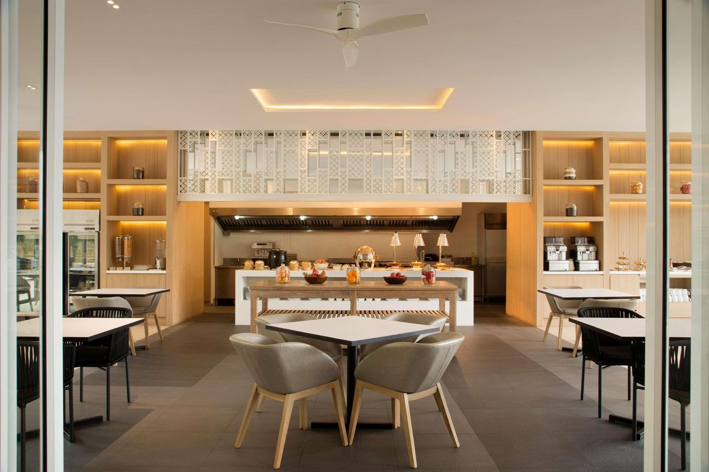 Andaman-Beach-Hotel-Phuket-Handwritten-Collection-Restaurant-46