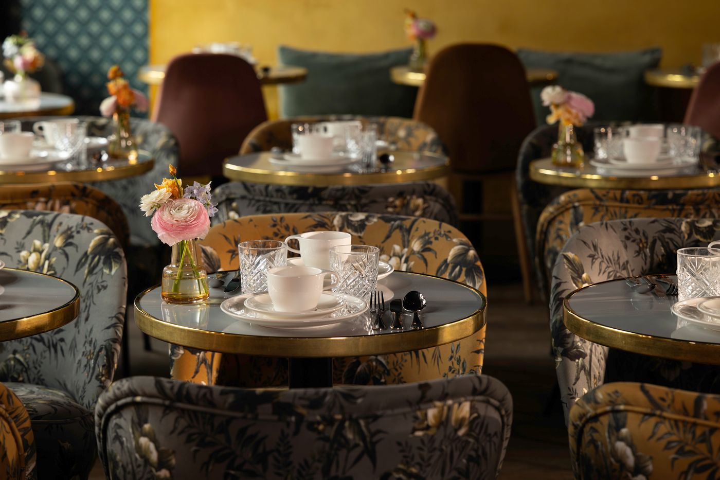 Maxim-Folies-Restaurant-9