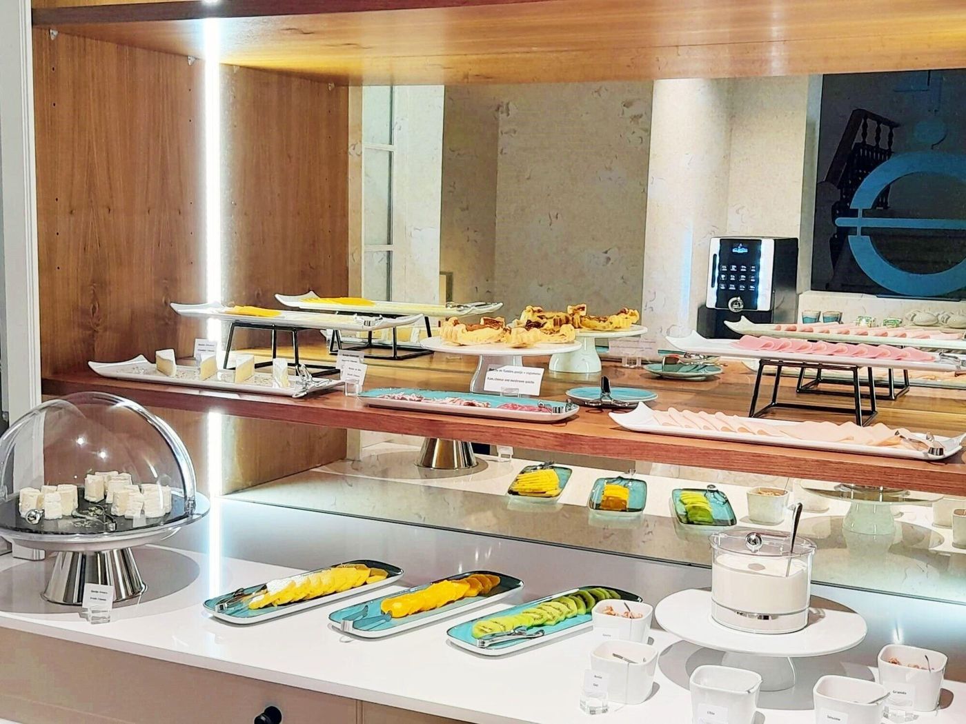 Mourasuites-Hotel-Restaurant-47