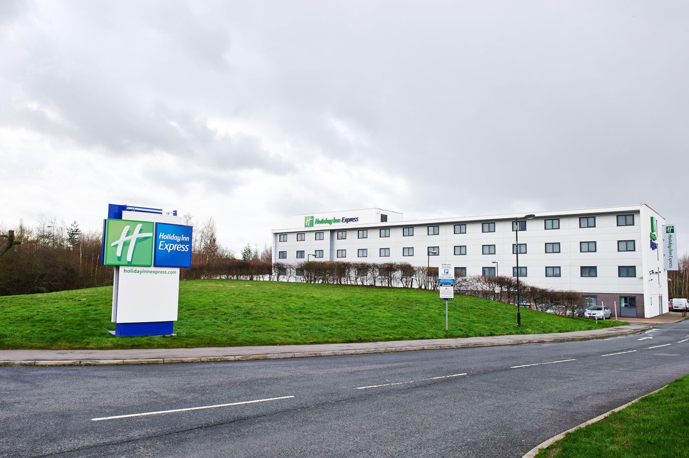 Holiday Inn Express Manchester Airport-United Kingdom-Manchester-General view-1