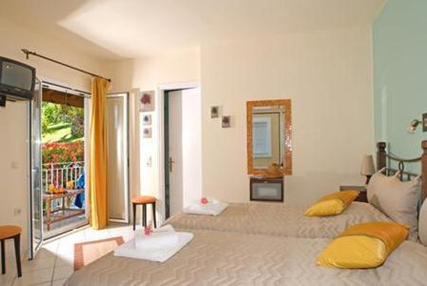 Chrismos Luxury Suites & Studios