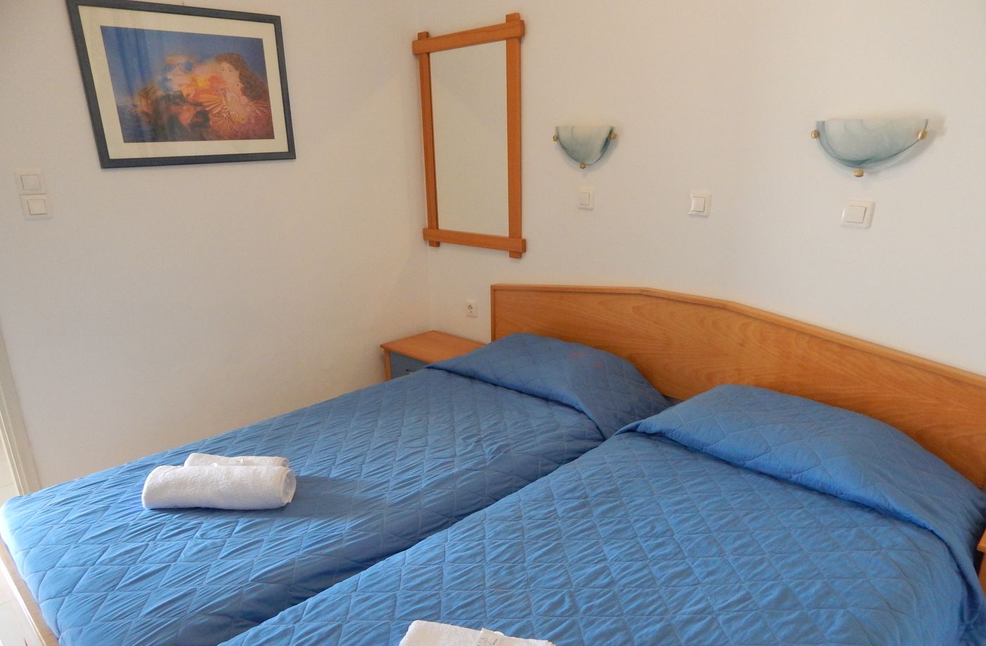 Dreams-4U-Apartments-Room-26