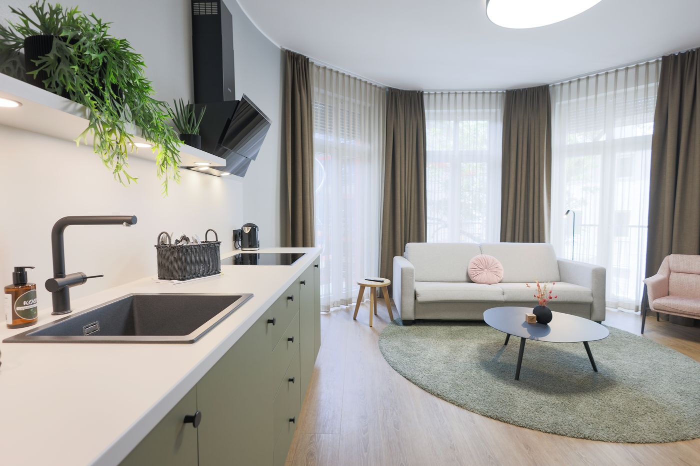 Koos-Hotel---Apartments-Room-9