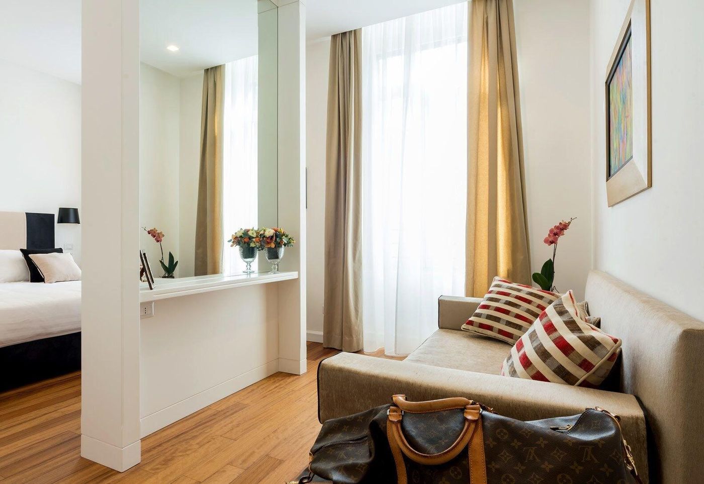 900-Piazza-Del-Popolo-Room-14