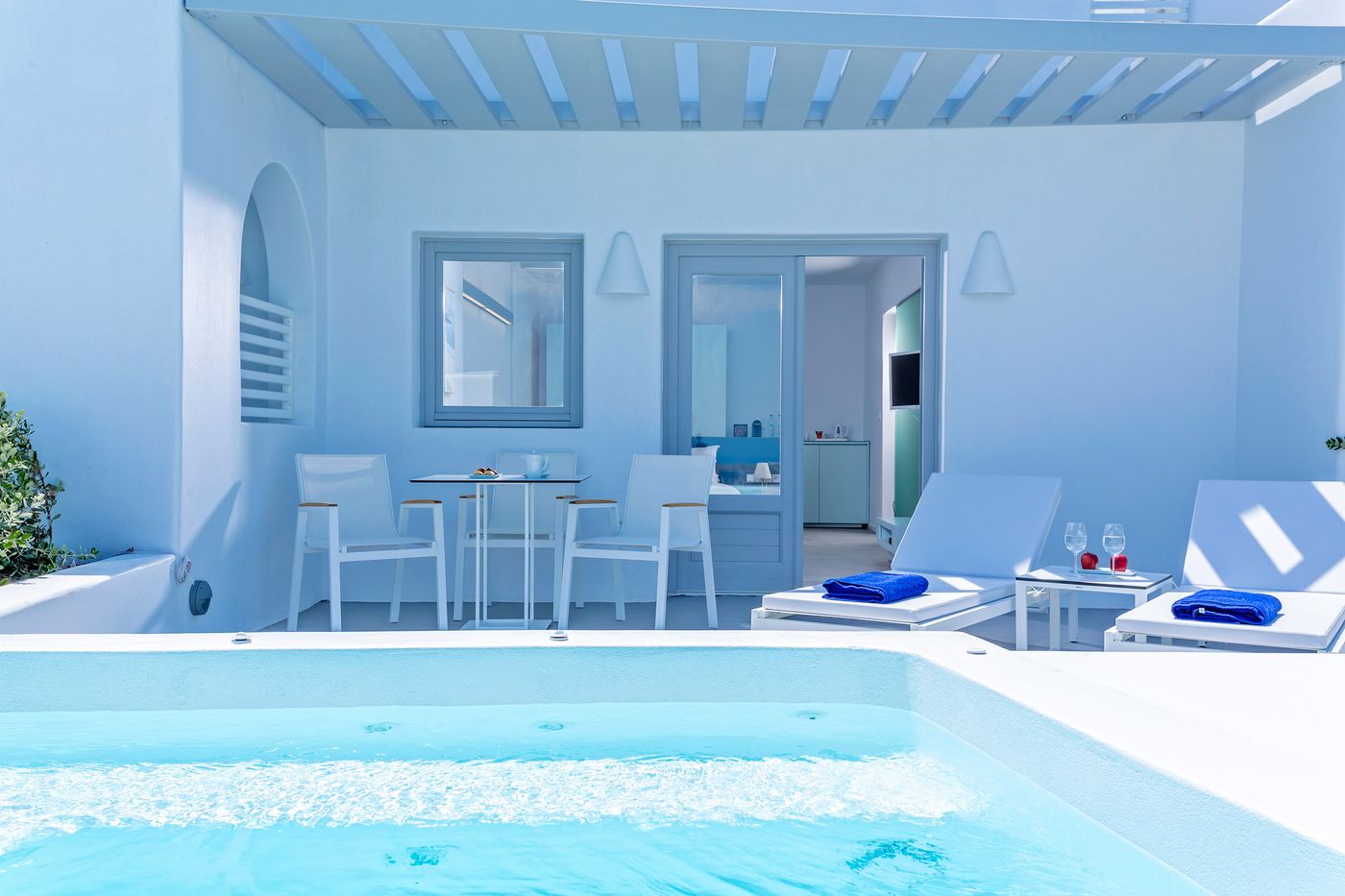 Alti-Santorini-Suites-Room-3