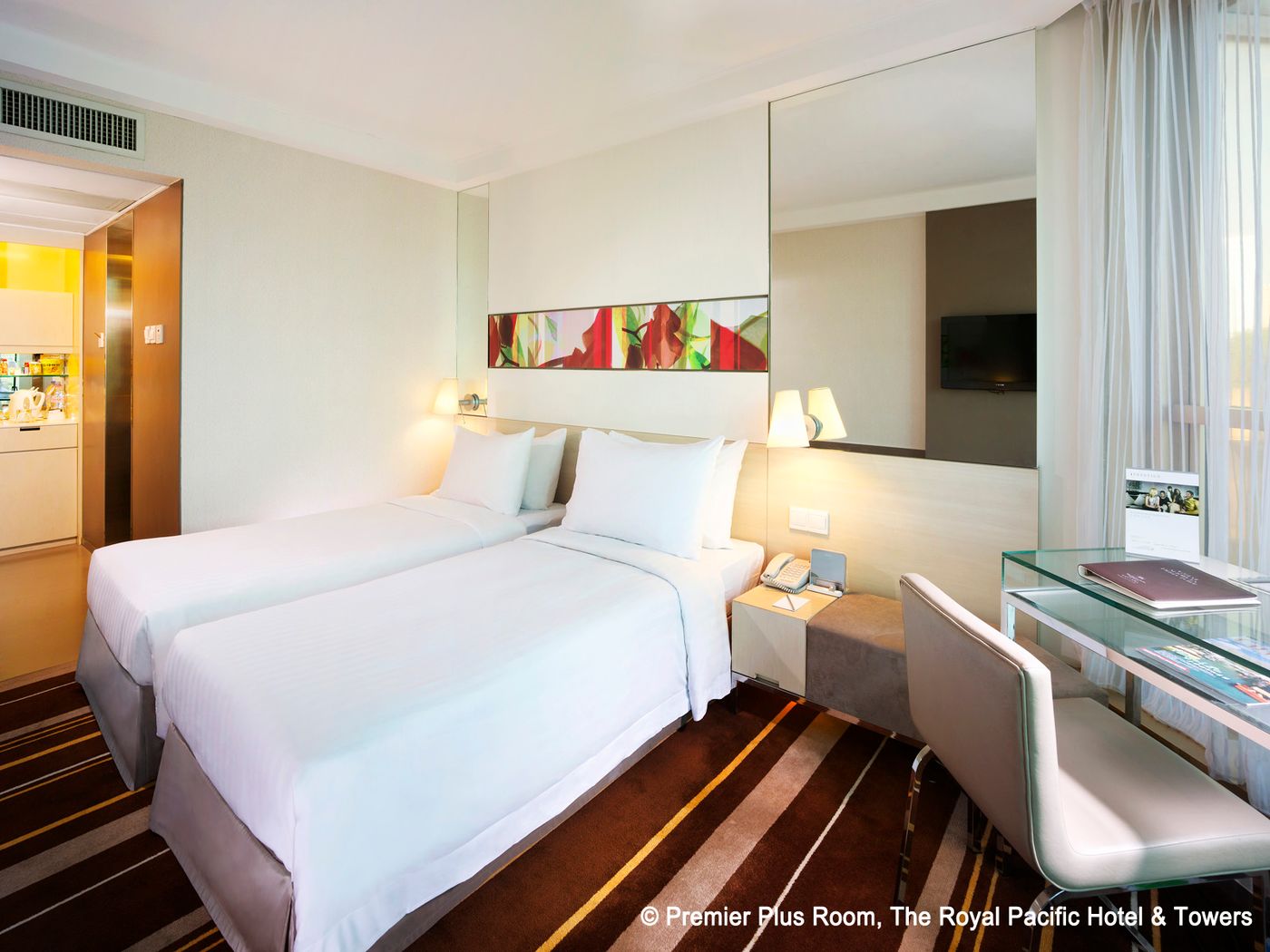 Royal-Pacific-Hotel-and-Towers-Room-14