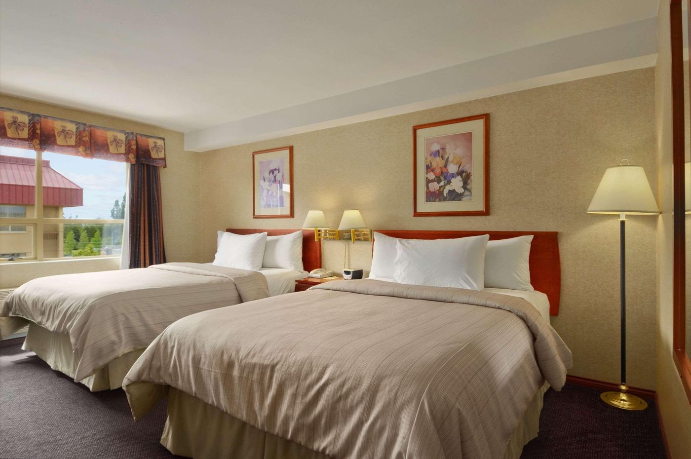Days-Inn-by-Wyndham-Vancouver-Airport-Room-6
