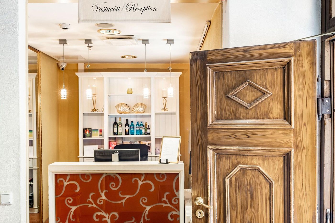 Meriton-Old-Town-Garden-Lobby-19