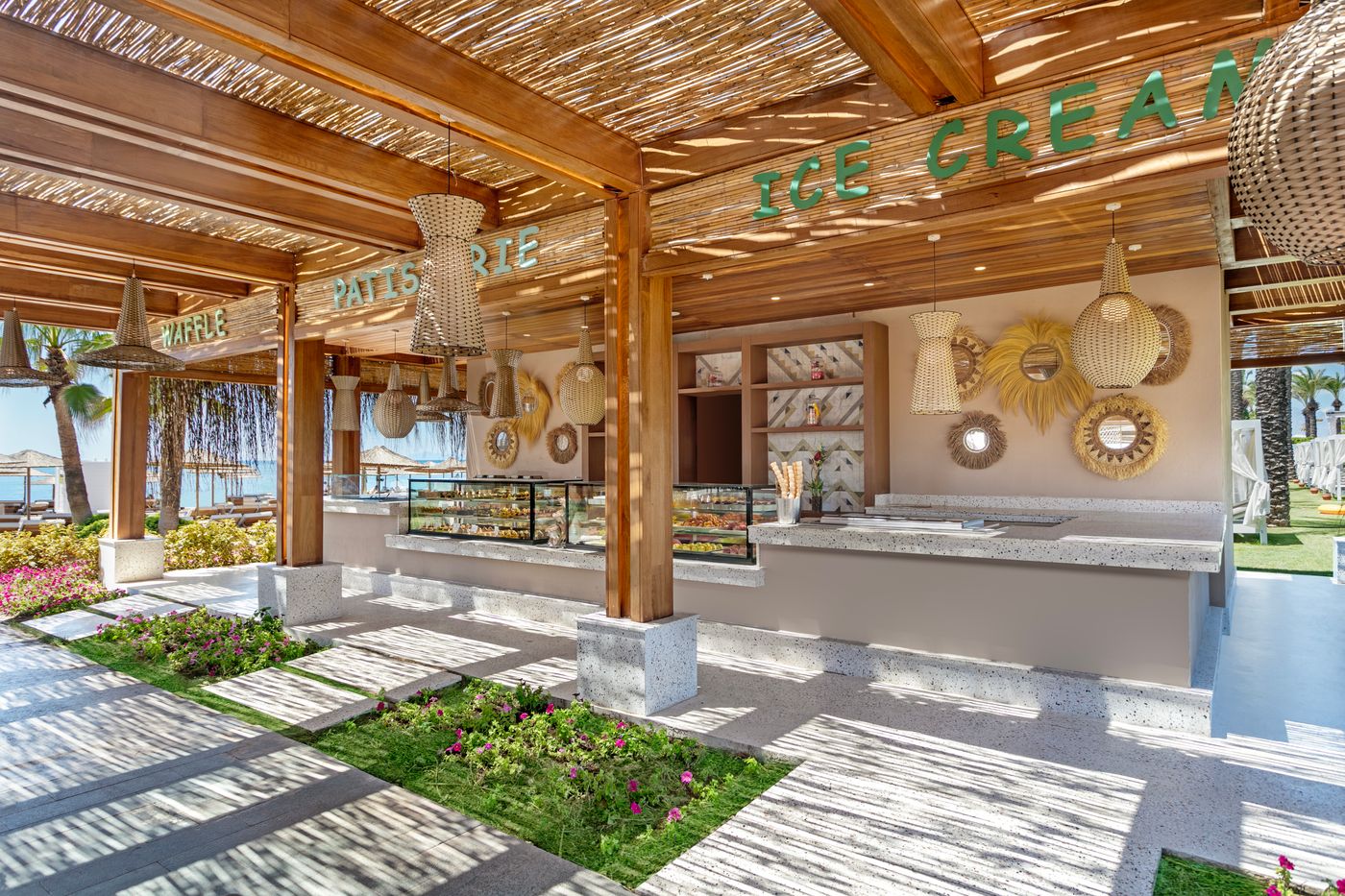 Titanic-Deluxe-Lara-Bar-25