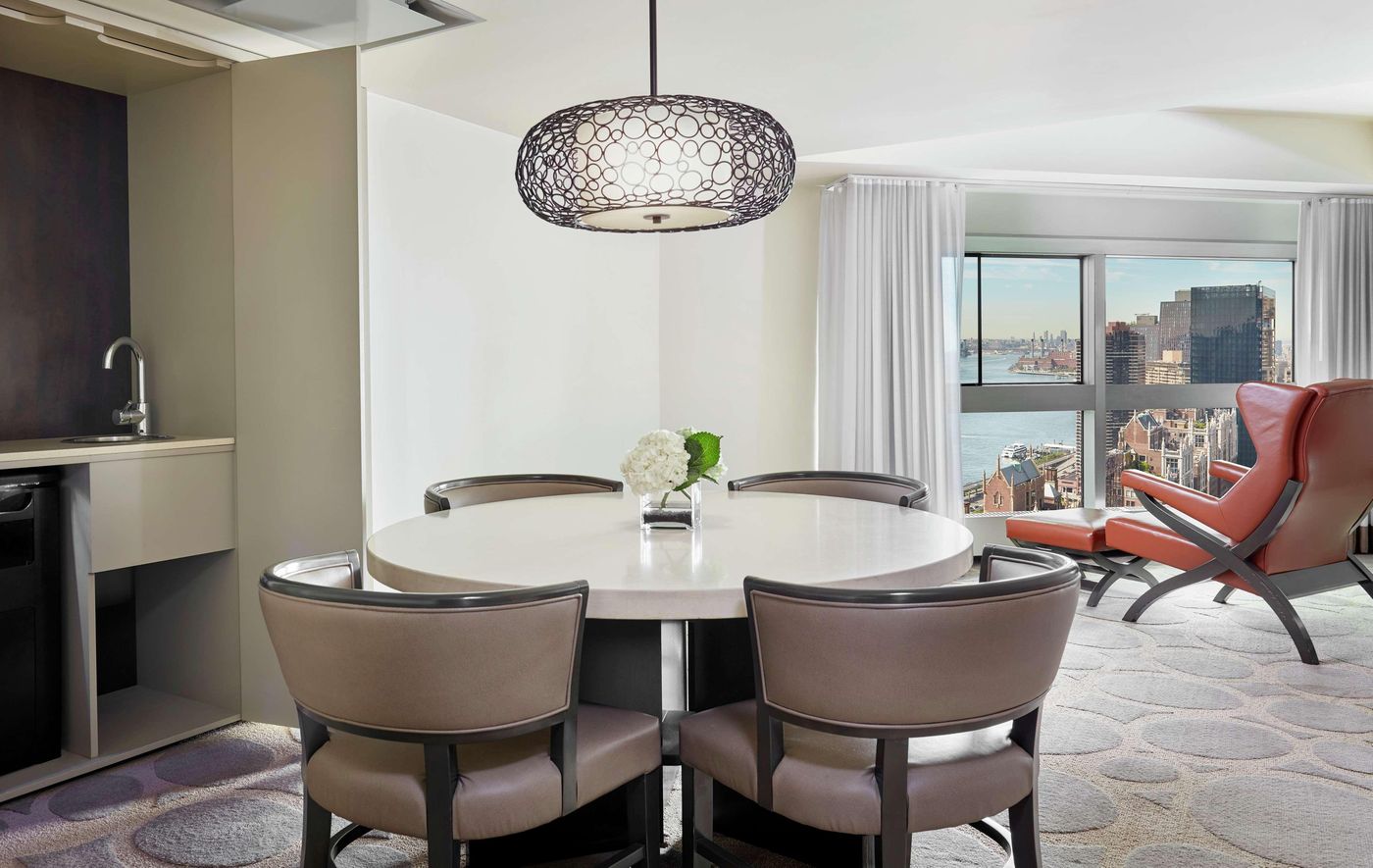 Millennium-Hilton-New-York-One-UN-Plaza-Room-22