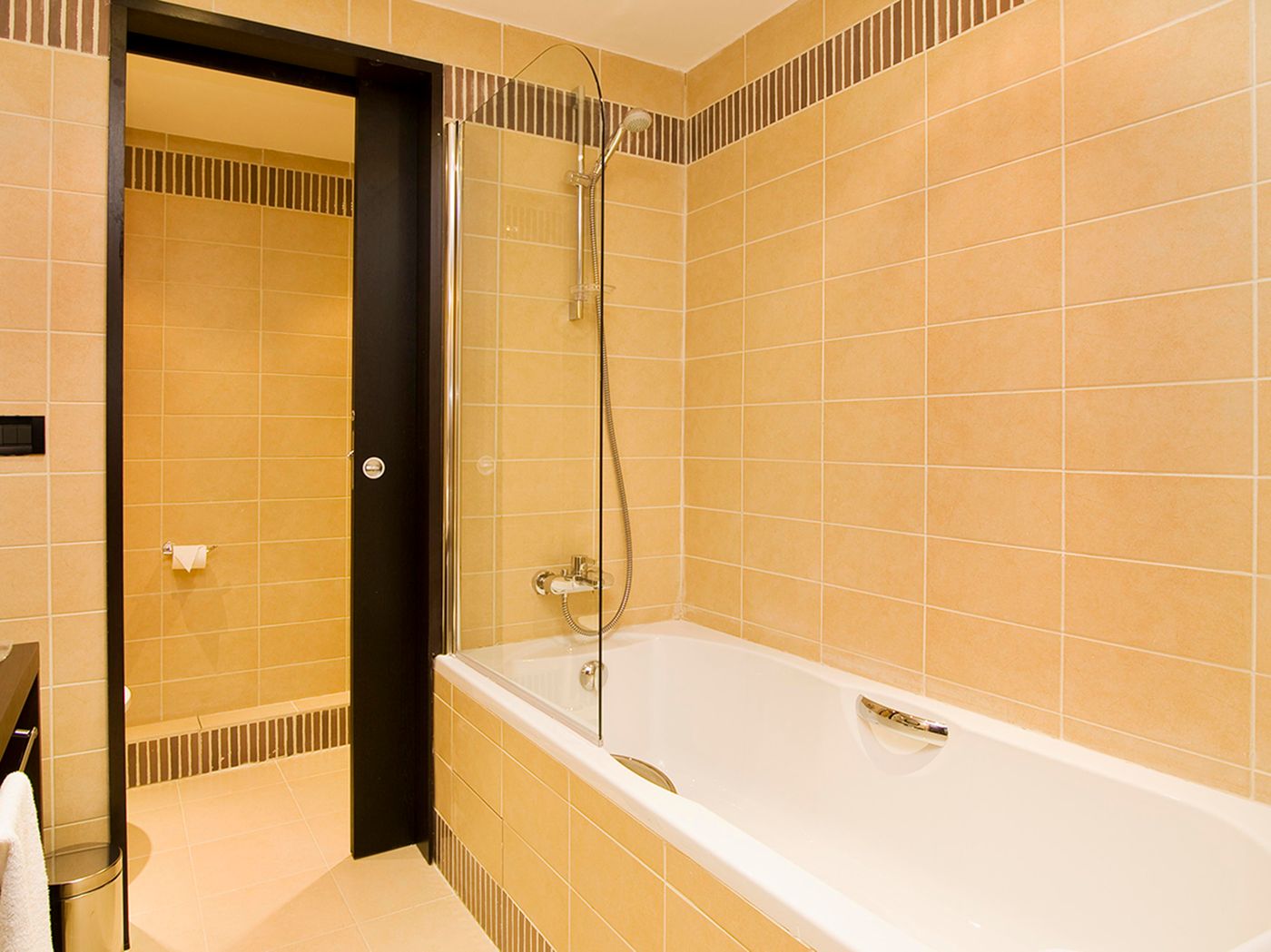 Juliana-Cannes-Room-29