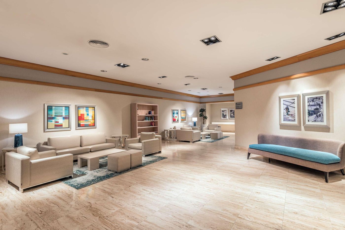 Sesimbra-Oceanfront-Hotel-Lobby-18