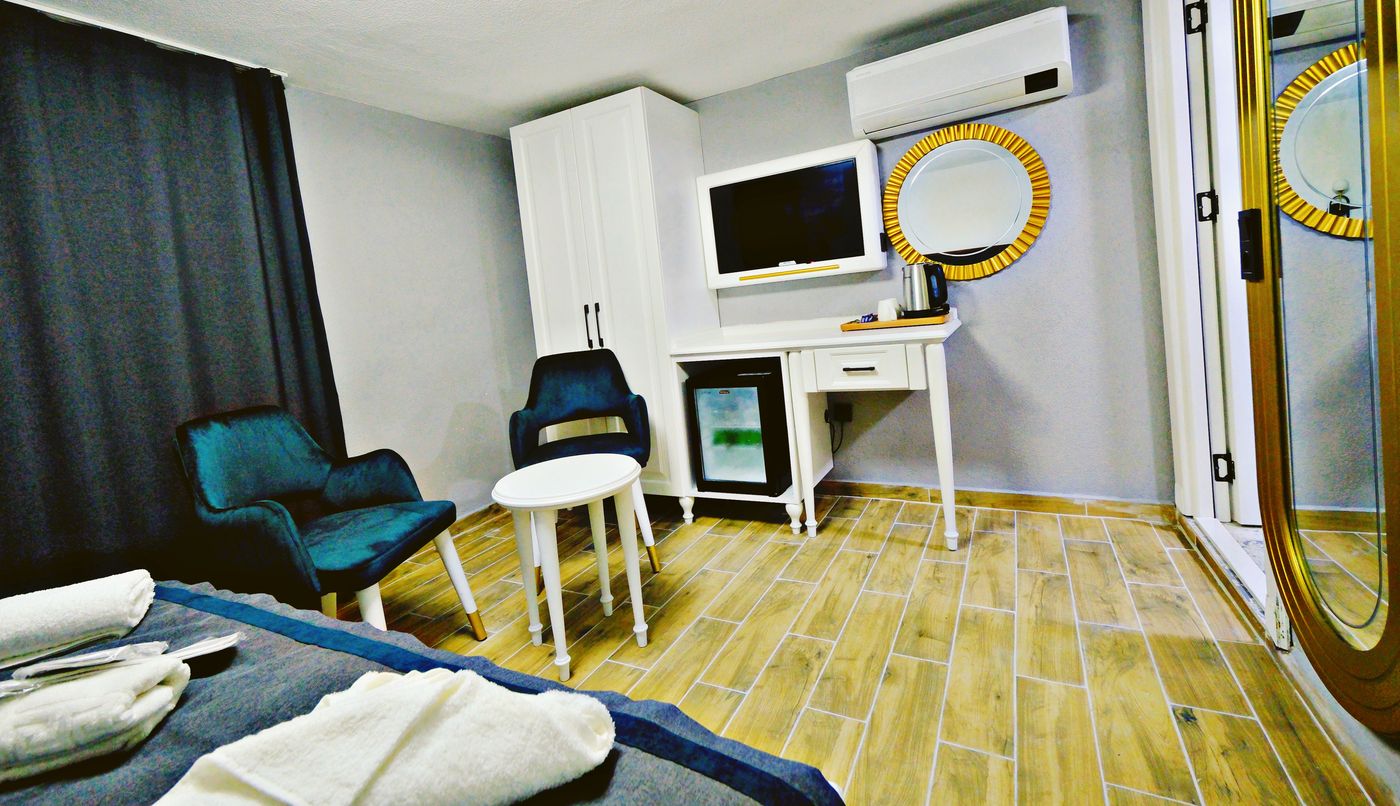 The-Saint-Otel-Room-24