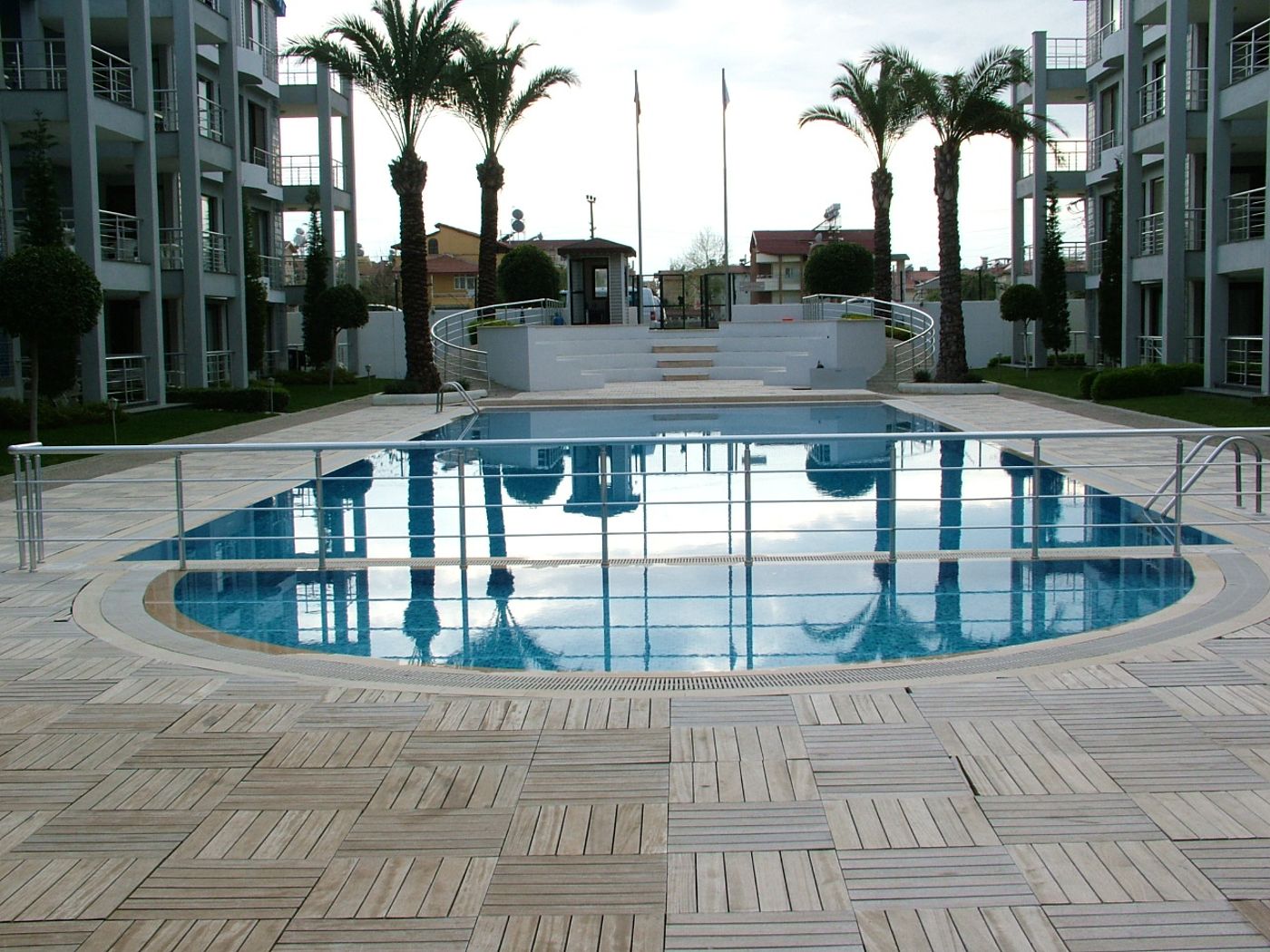 Side Garden Residence