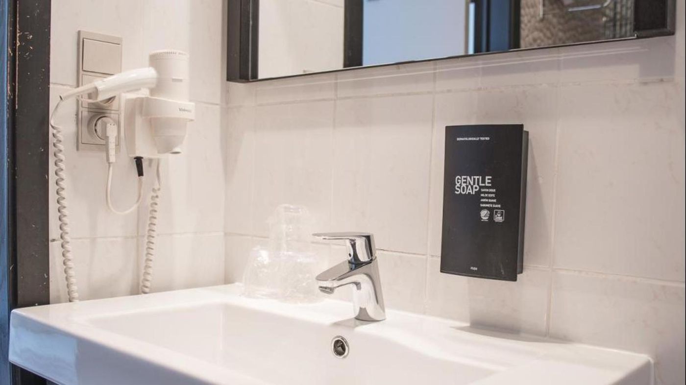 Urban-Yard-Hotel-Room-41