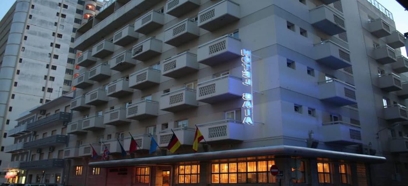 Baia-de-Monte-Gordo-General-view-8