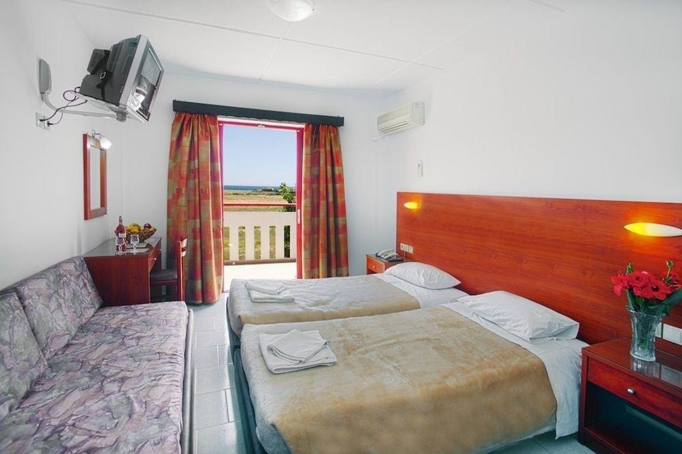 Sunny-View-Hotel-Room-11