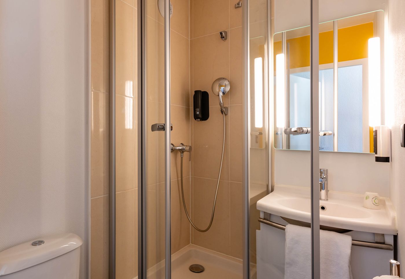 B&B HOTEL Grenoble Centre Verlaine-France-GRENOBLE-Room-5