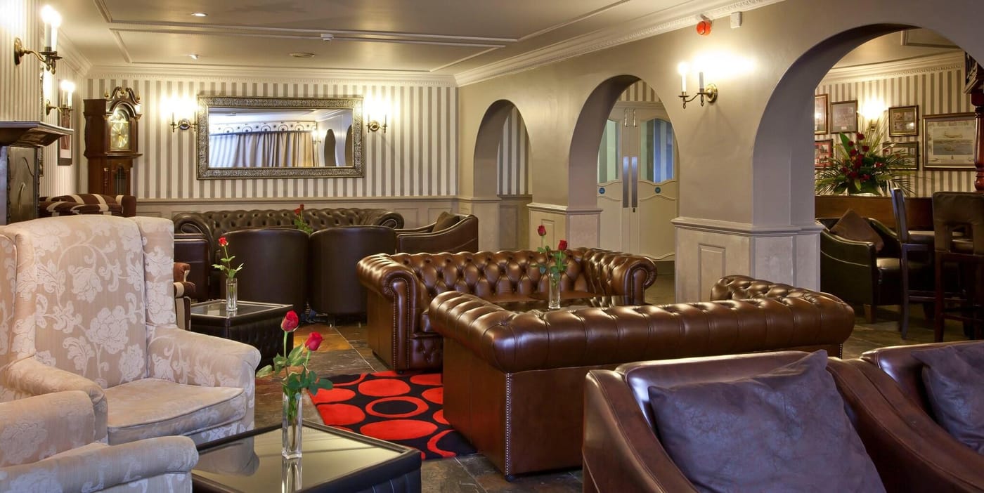 Cobo-Bay-Hotel-Bar-3