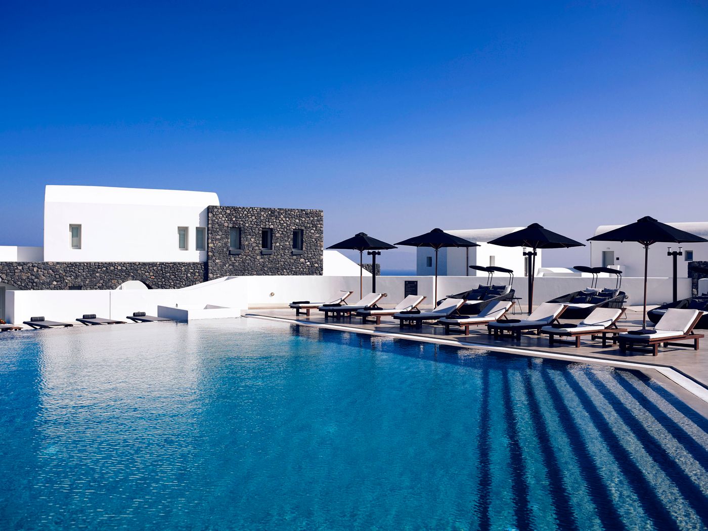 Santo-Maris-Oia--Luxury-Suites---Spa-Pool-1
