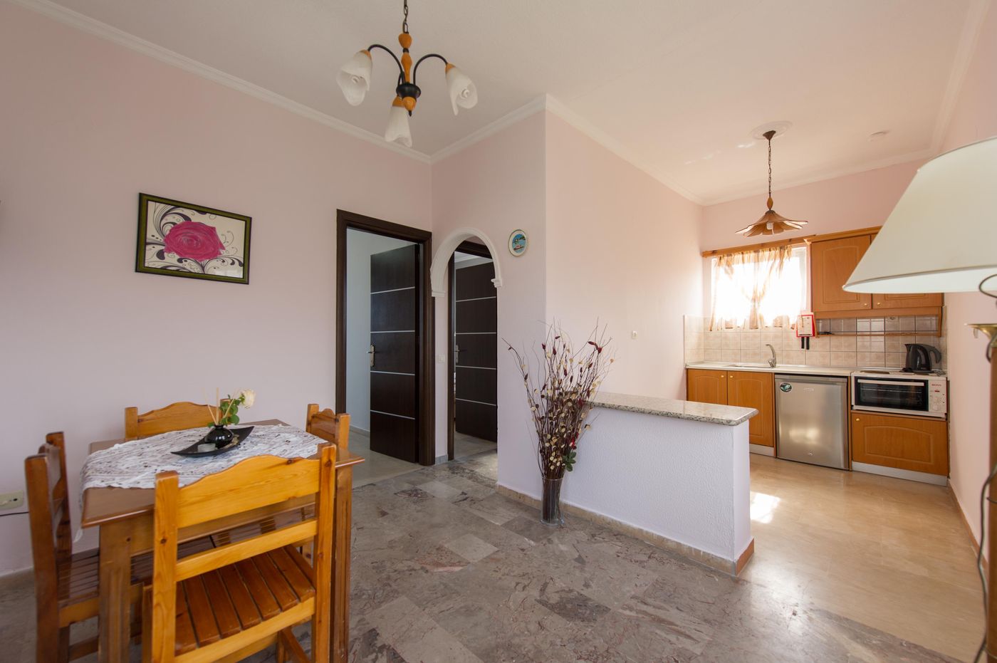 Makis Studios & Apartments