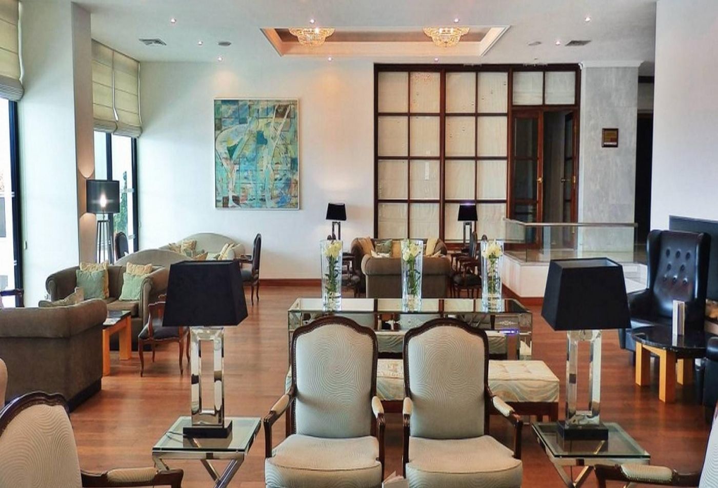 Grecian-Bay-Hotel-Lobby-54