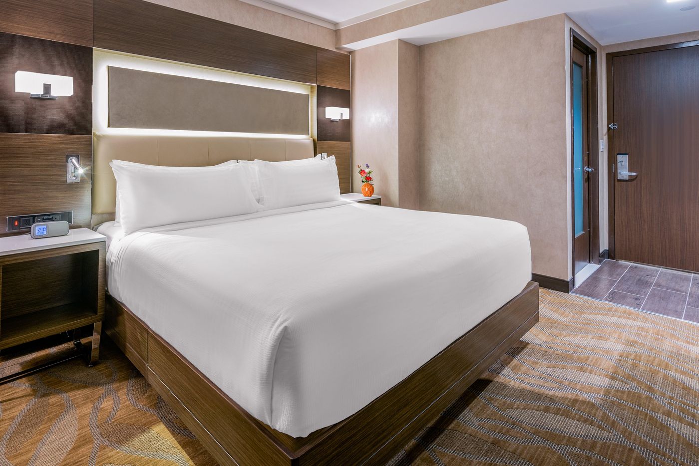 Holiday-Inn-Brooklyn-Downtown-Room-7