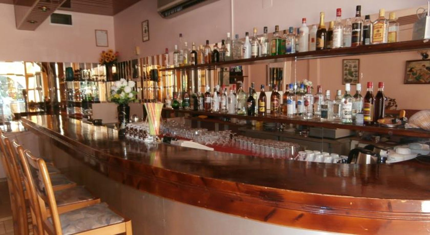 River Studios and Apartments