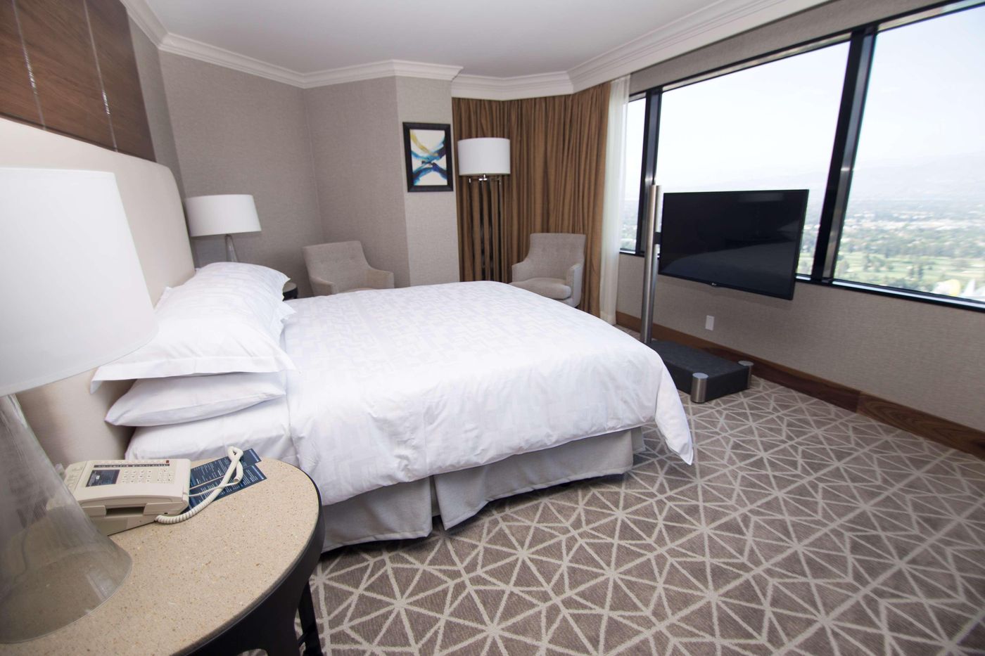 Hilton-Los-Angeles-Universal-City-Room-19