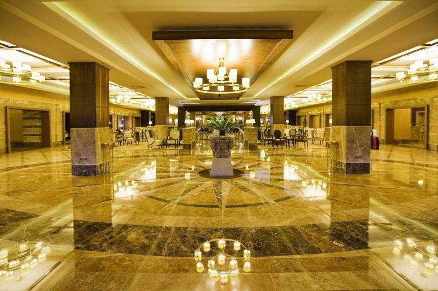 Fantasia-Hotel-De-Luxe-Kusadasi-Lobby-14