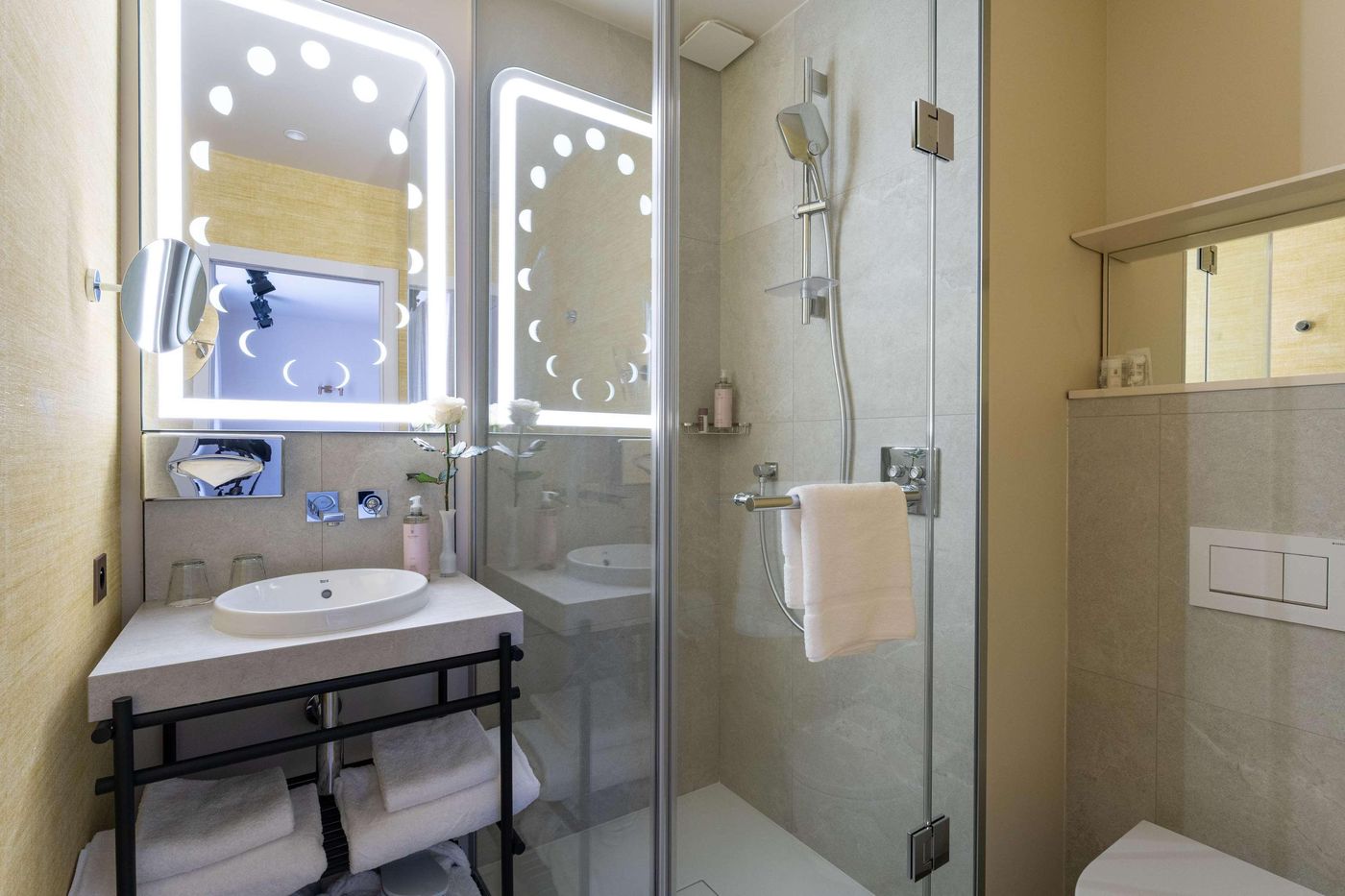 Astra-Opera-Astotel-Room-37