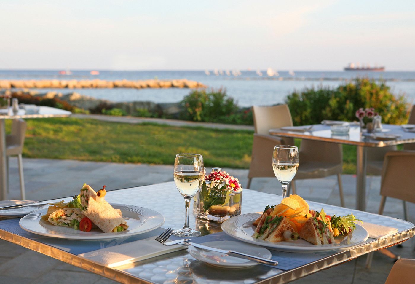 Crowne-Plaza-Limassol-Restaurant-69