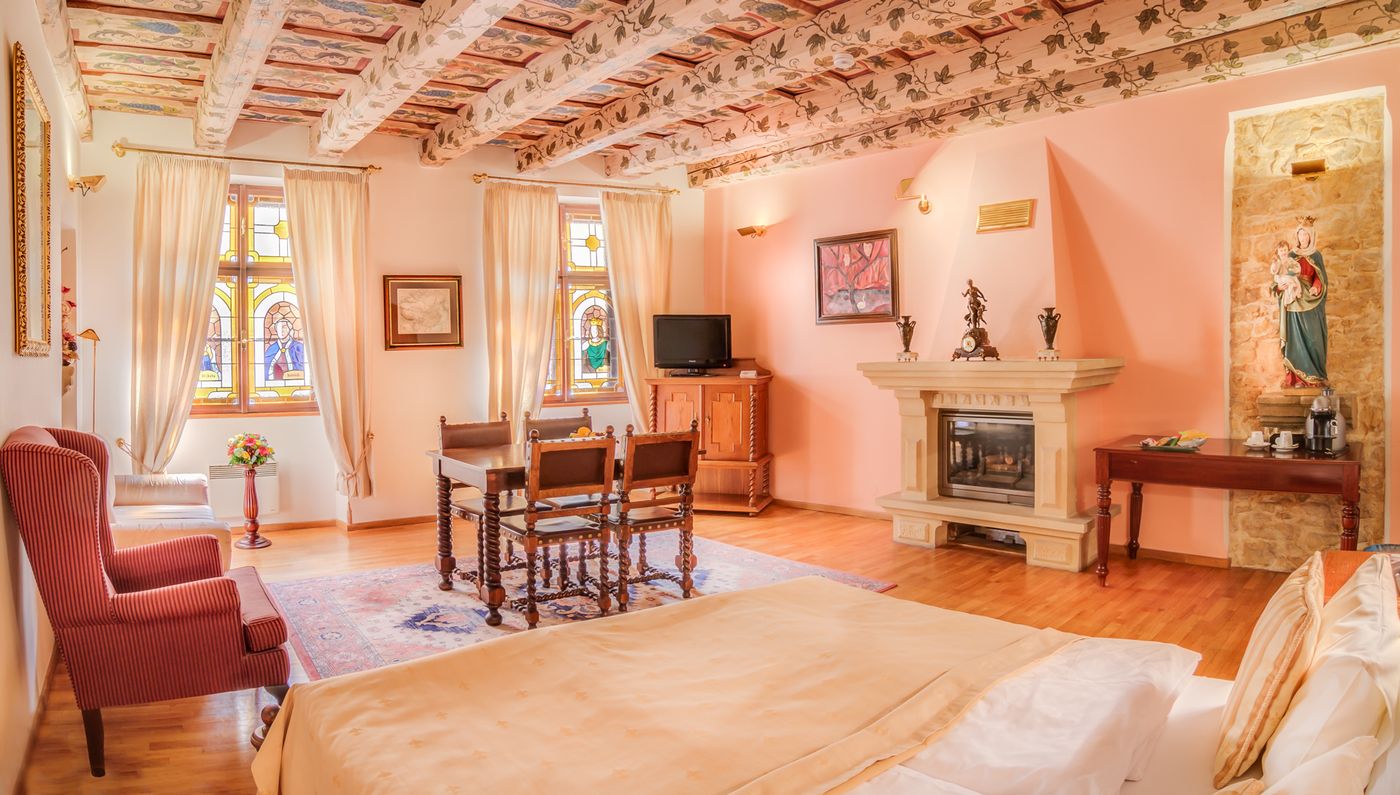 The-King-Charles-Room-5