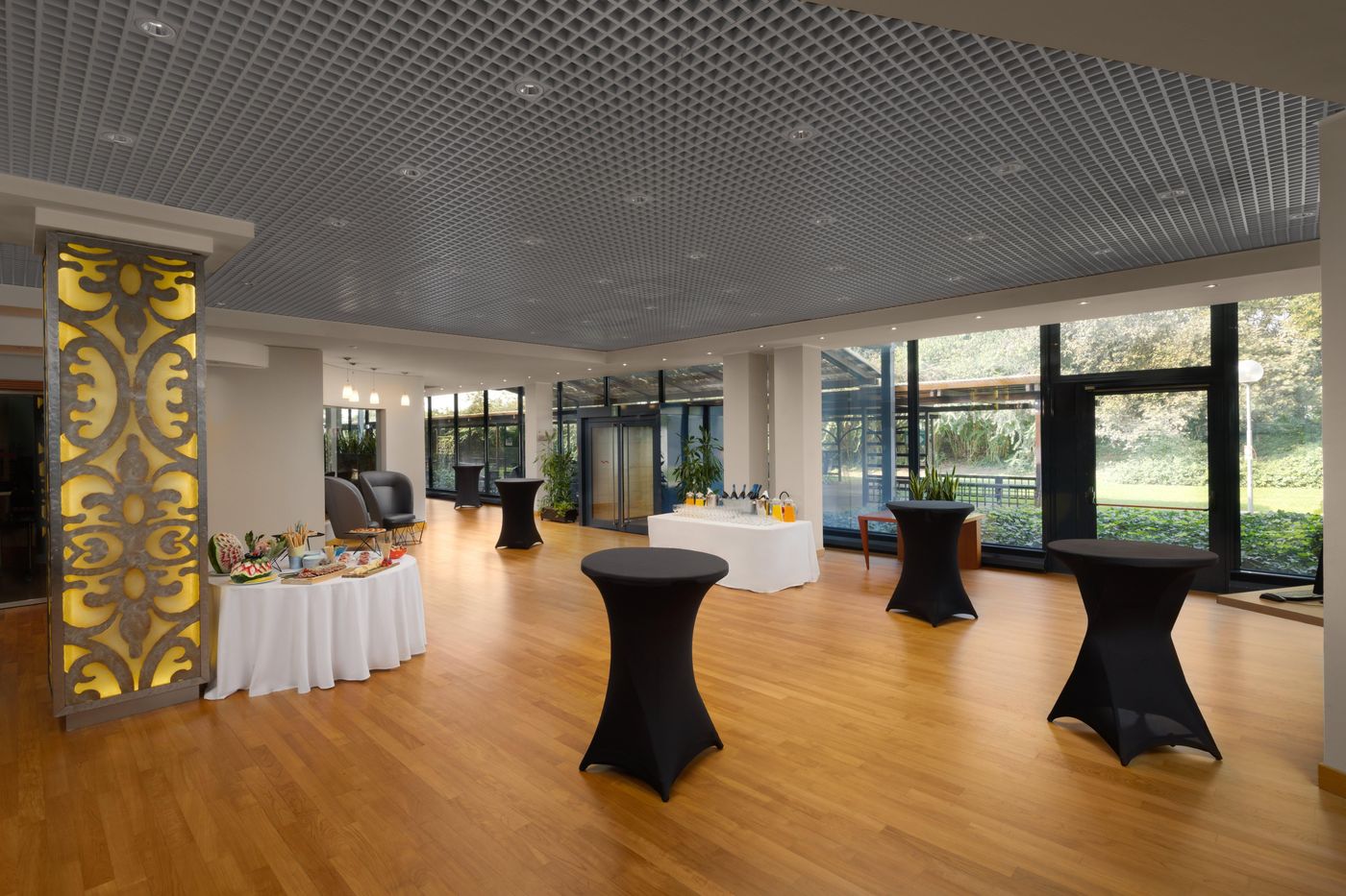 Crowne-Plaza-Milan-Linate-Restaurant-19
