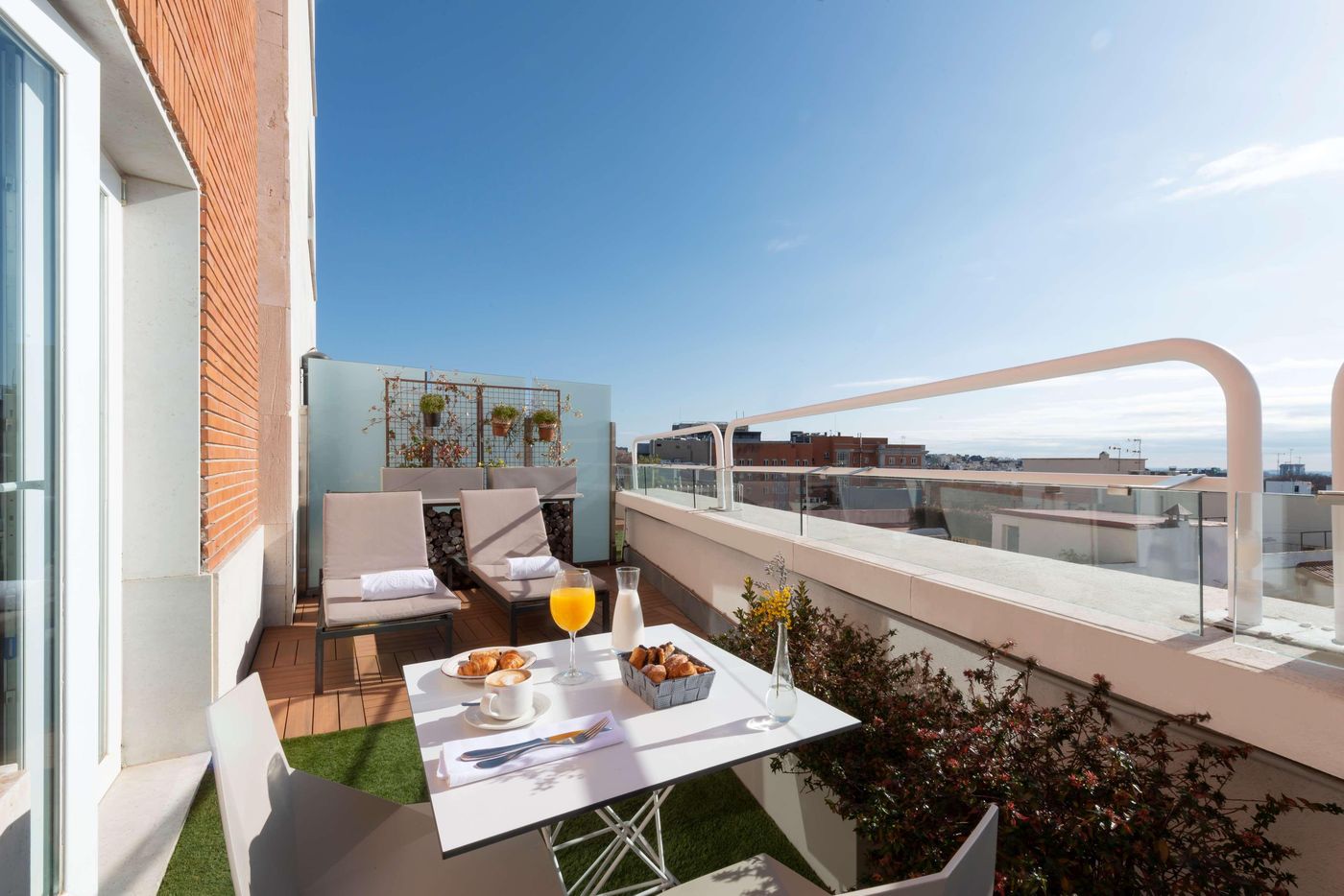 NH-Collection-Madrid-Suecia-General-view-52