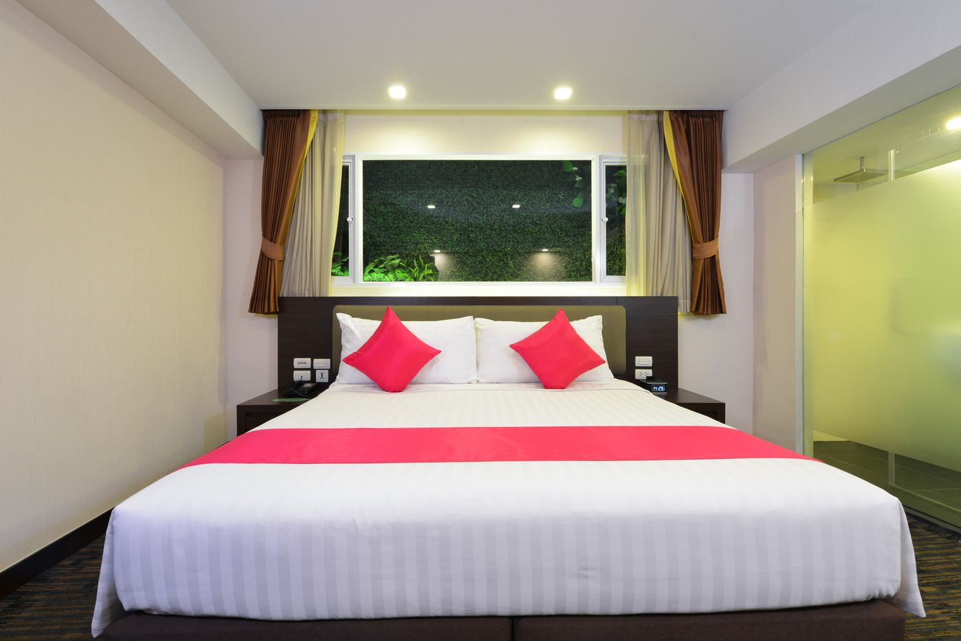 Hotel-Royal-Bangkok---Chinatown-Room-33