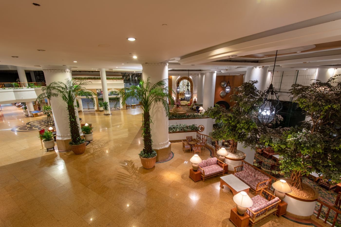 Montien-Riverside-Bangkok-Hotel-Lobby-4