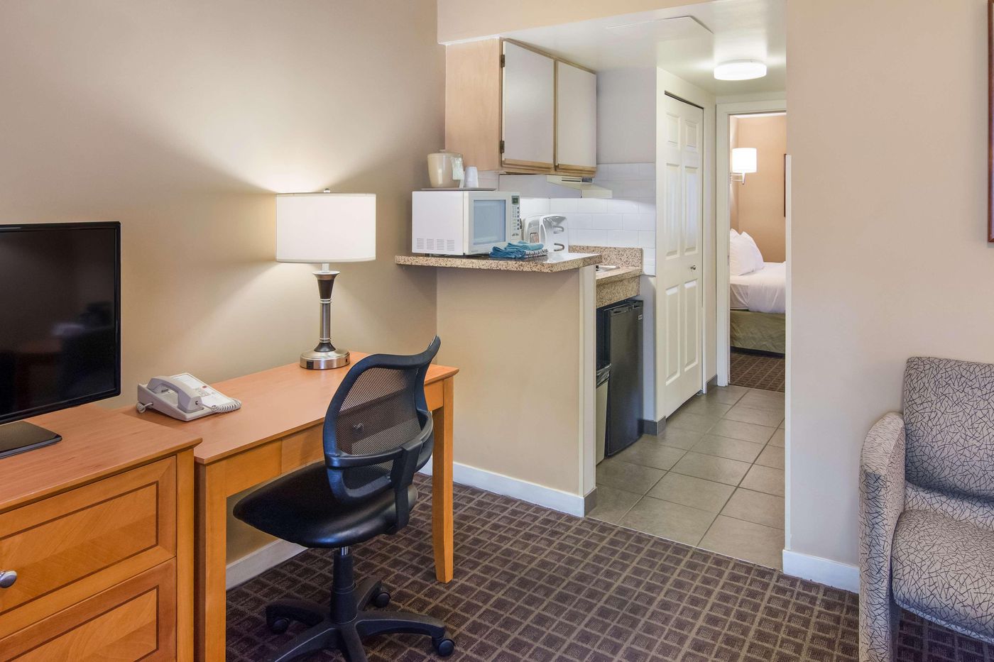 SureStay-by-Best-Western-North-Vancouver-Capilano-Room-7