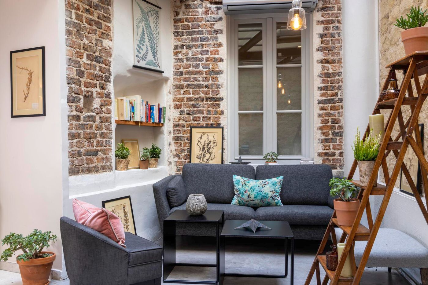 Maxim-Quartier-Latin-Lobby-2