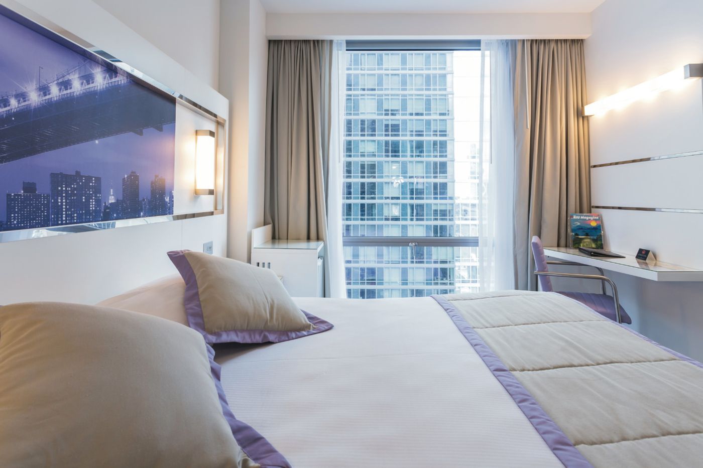 Riu-Plaza-New-York-Times-Square-Room-30