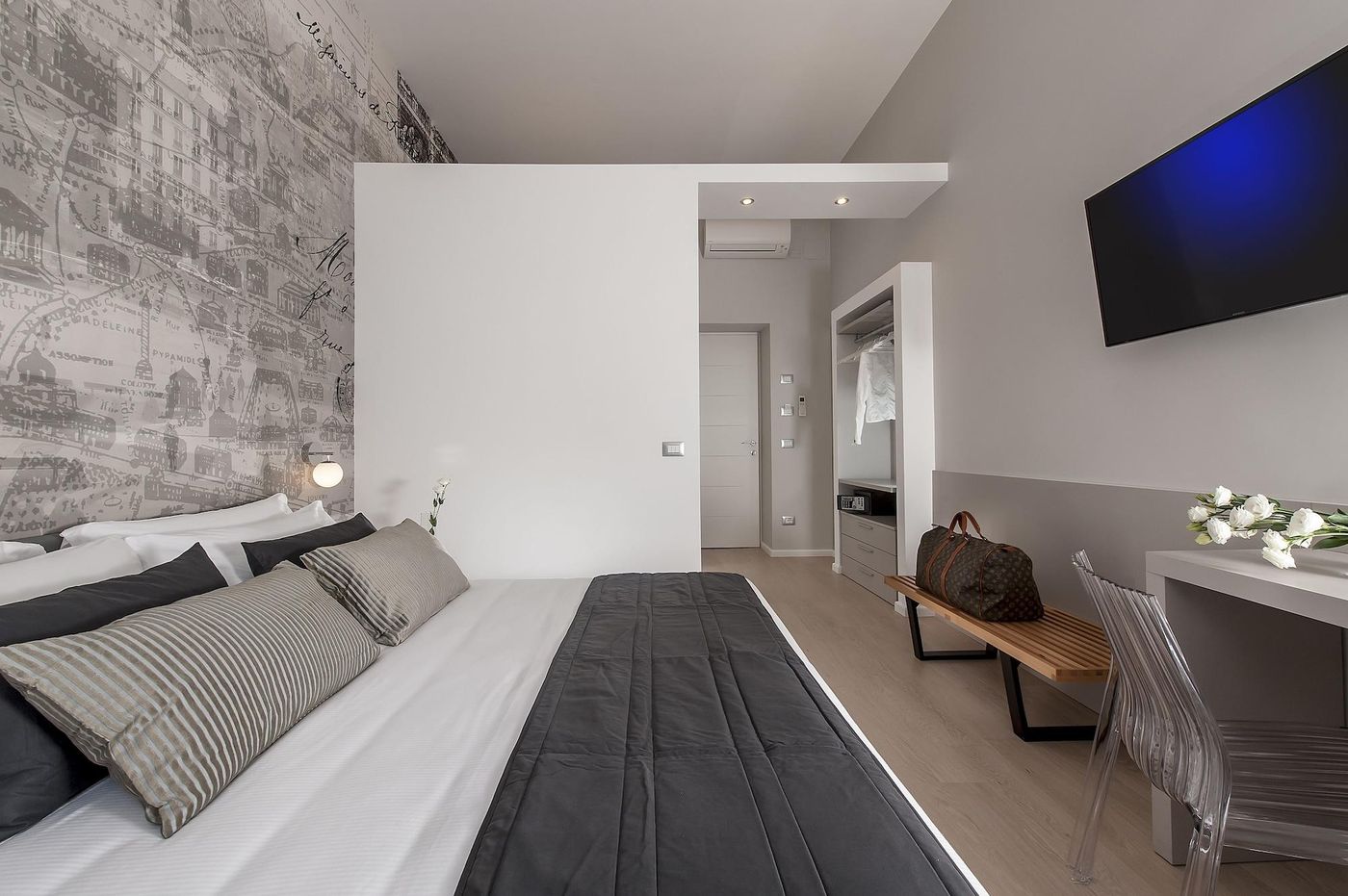 Colosseum-Corner-Room-13