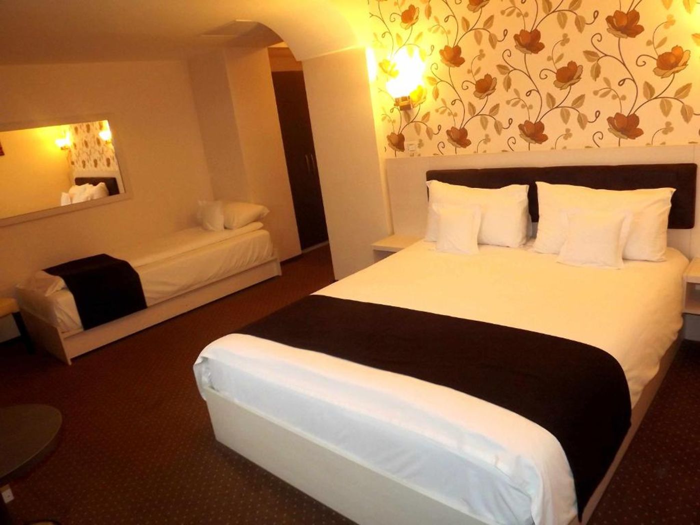 West Plaza Hotel Bucharest - Romania - BUCHAREST - Room - 3