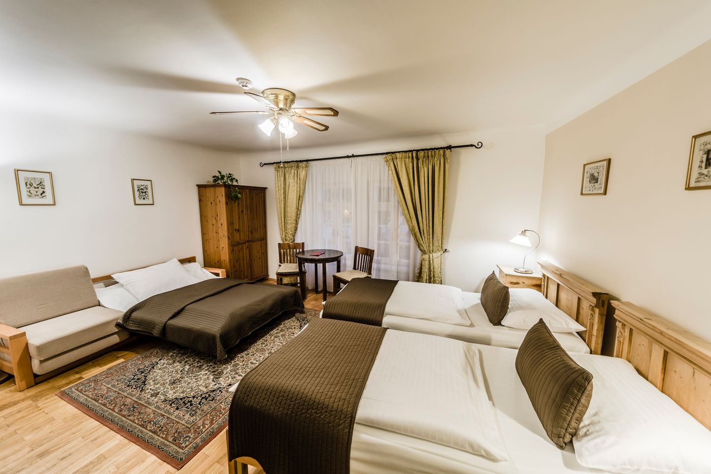 Archibald-at-the-Charles-Bridge-Room-15