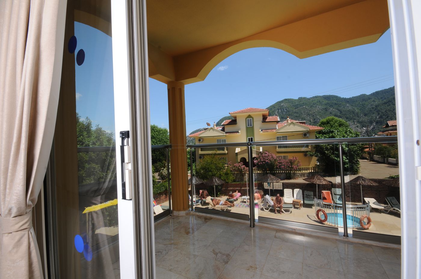 Kleopatra Apartments