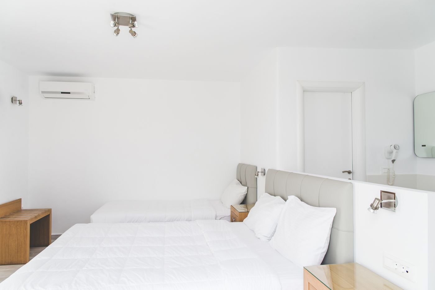 Super-Paradise-Hotel-Room-28