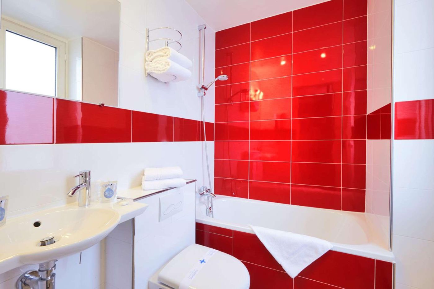 Kyriad-Par----s-10---Canal-Saint-Martin--R----publique-Room-50