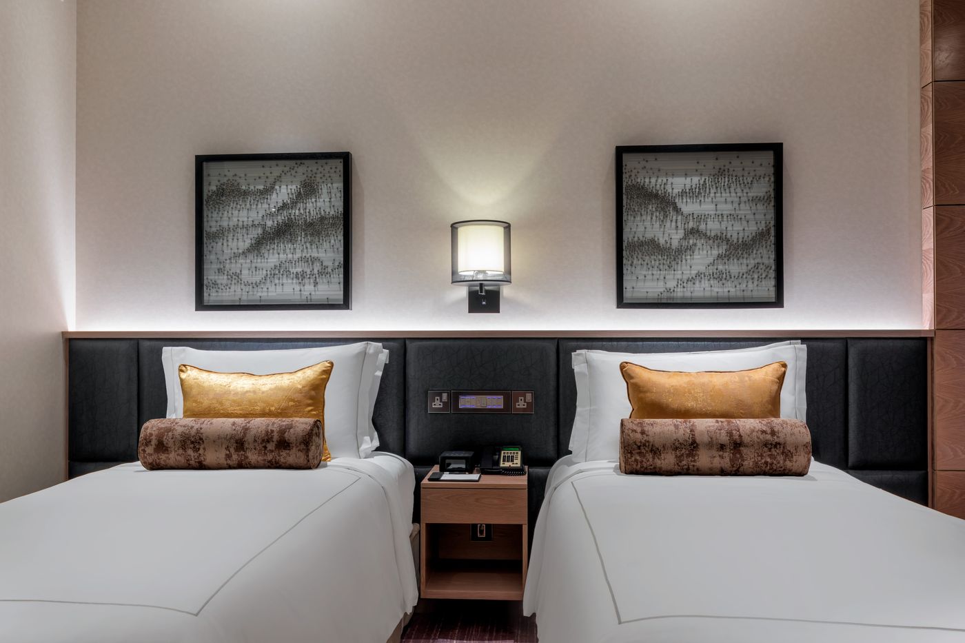 Taj-Jumeirah-Lakes-Towers-Dubai-Room-22